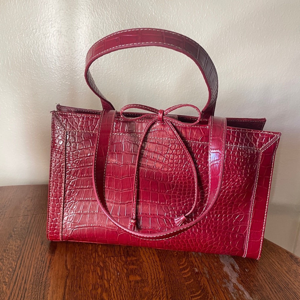 Liz Claiborne faux alligator red purse like new
